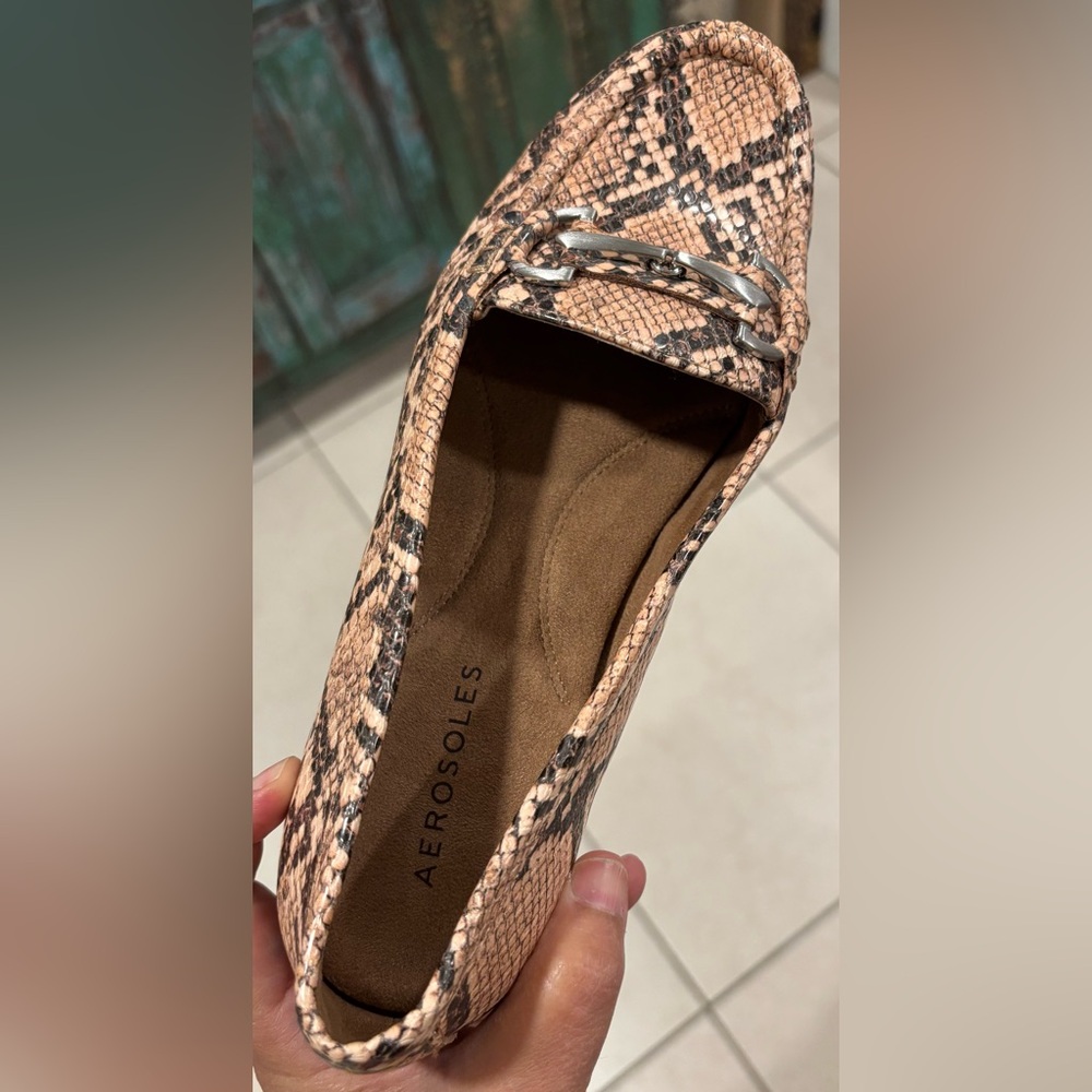AEROSOLES Women's Beige Snake Print Loafers